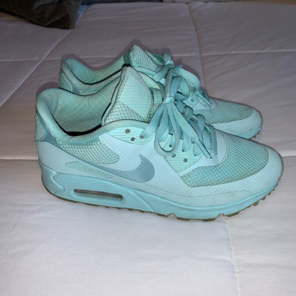 Nike ID mint green shoes size 6.5